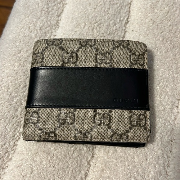 Men’s bi fold gg monogram Gucci wallet - Picture 1 of 5